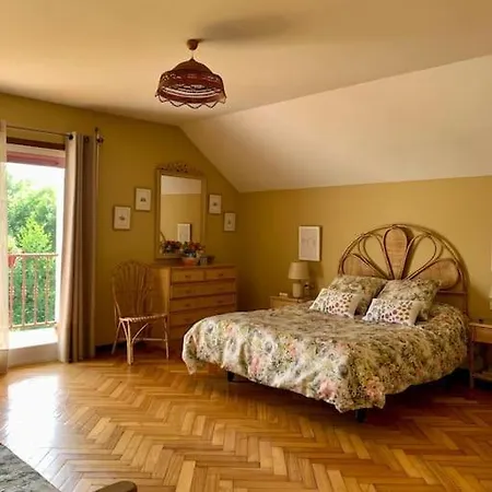 Casa En Amplia, Cerca De La Playa. Hébergement de vacances Nigrán